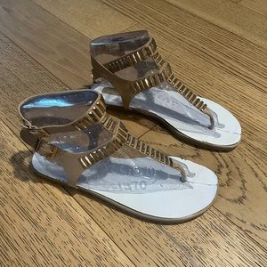🆕 Le Chateau Gladiator Flat Sandals Nude 9